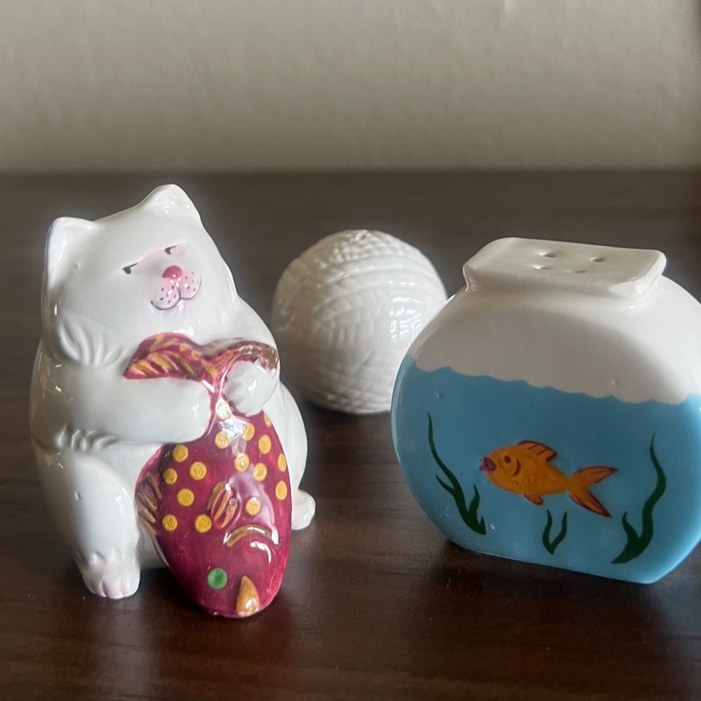 Cat and Fish Salt and Pepper Shakers